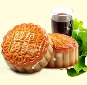 春去秋來收獲日， 金秋團(tuán)圓月，華美月餅香。待到月圓中秋夜， 歸故里，見爹娘。
